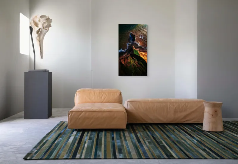 Tablou Canvas, "Colț de stâncă la apus", Scarpă, Apus, Ocean, Valuri, Roci, Vegetație, Contrast, Lumină, Natura., 50 x 90 cm – poza 5