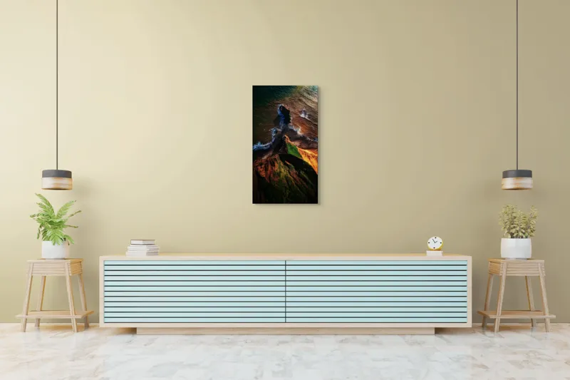 Tablou Canvas, "Colț de stâncă la apus", Scarpă, Apus, Ocean, Valuri, Roci, Vegetație, Contrast, Lumină, Natura., 50 x 90 cm – poza 6