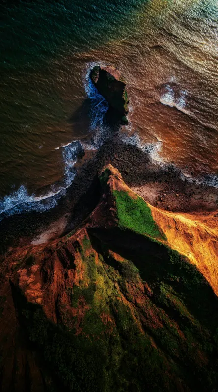 Tablou Canvas, "Colț de stâncă la apus", Scarpă, Apus, Ocean, Valuri, Roci, Vegetație, Contrast, Lumină, Natura., 50 x 90 cm – poza 2