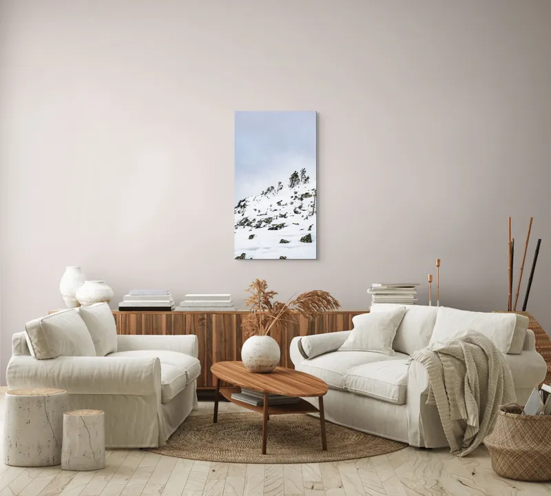 Tablou Canvas, "Pinii singuratici pe creasta înzăpezită", Zăpadă, Cer, Copaci, Stânci, Natură, Iarnă, Vânt, Deal, 50 x 90 cm – poza 7