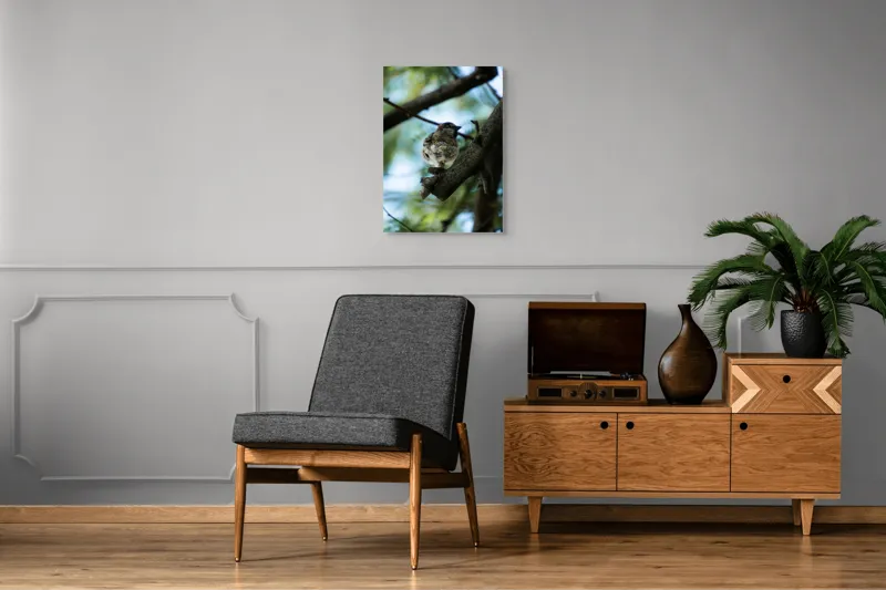 Tablou Canvas, "Vrăbiuța printre crengi verzi", Pasăre, Ramură, Frunze, Cer, Natură, Bokeh, 50 x 70 cm – poza 8