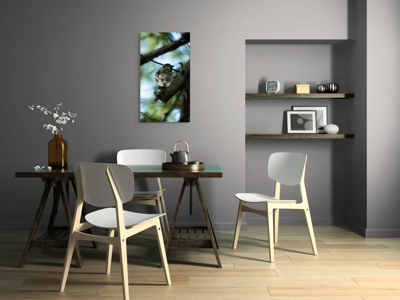 Tablou Canvas, "Vrăbiuța printre crengi verzi", Pasăre, Ramură, Frunze, Cer, Natură, Bokeh, 50 x 90 cm – poza 4
