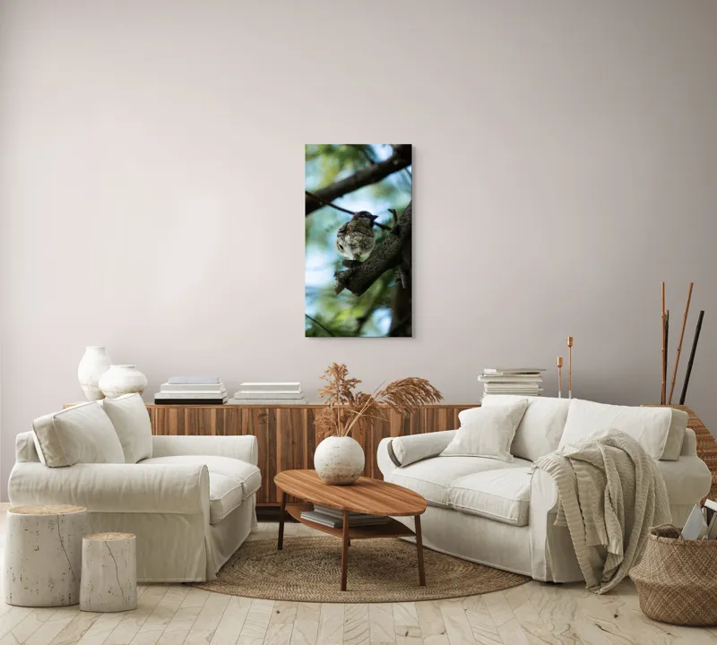 Tablou Canvas, "Vrăbiuța printre crengi verzi", Pasăre, Ramură, Frunze, Cer, Natură, Bokeh, 50 x 90 cm – poza 7