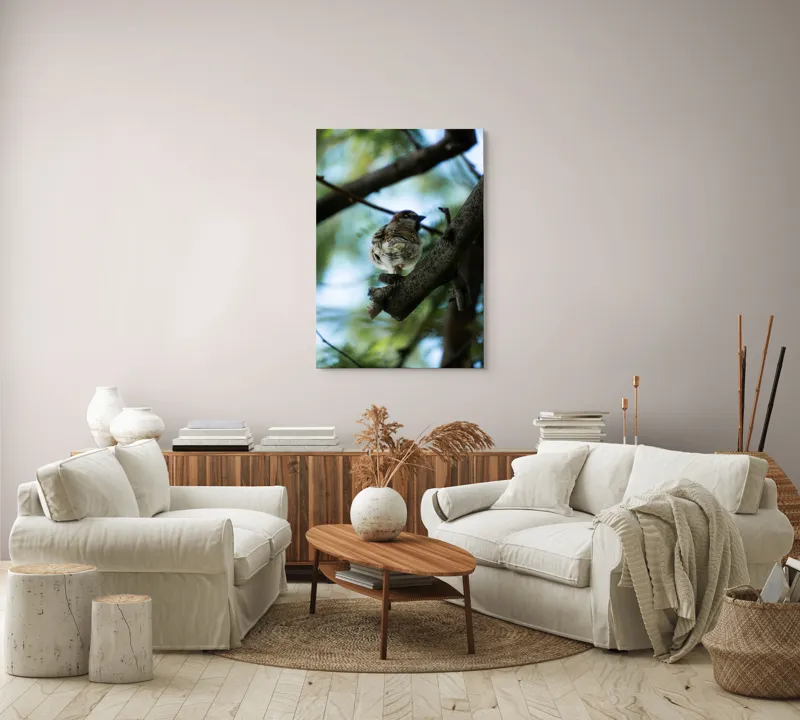 Tablou Canvas, "Vrăbiuța printre crengi verzi", Pasăre, Ramură, Frunze, Cer, Natură, Bokeh, 70 x 100 cm – poza 4