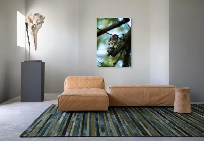 Tablou Canvas, "Vrăbiuța printre crengi verzi", Pasăre, Ramură, Frunze, Cer, Natură, Bokeh, 70 x 100 cm – poza 7