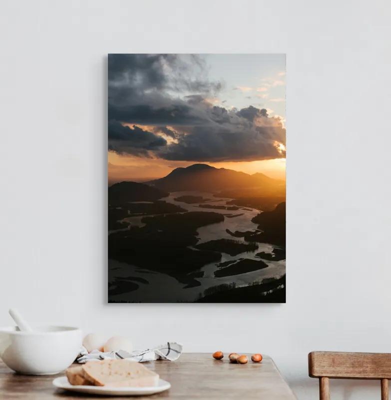 Tablou Canvas, "Apus peste râu șerpuind printre munți", Nor, Apus, Munte, Râu, Siluetă, Cer, Lumină, Reflecție, 50 x 70 cm – poza 3