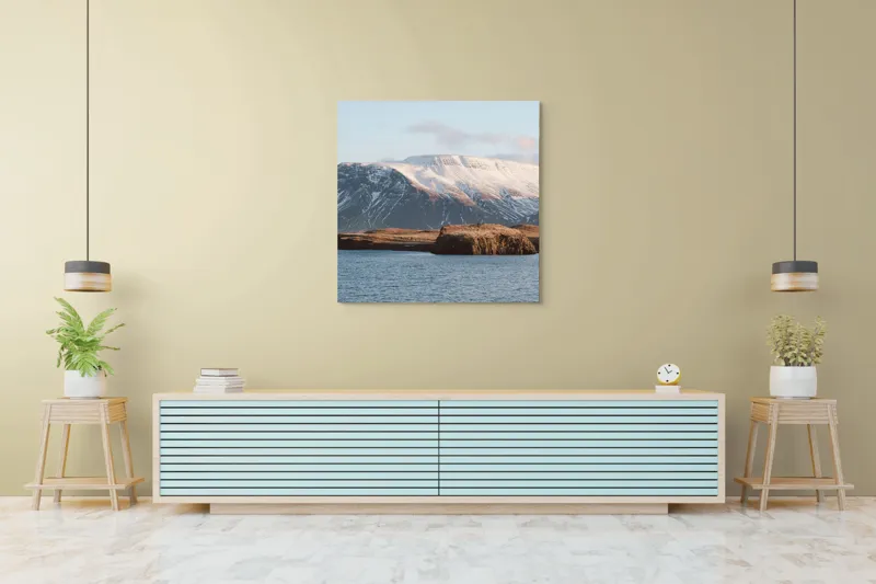 Tablou Canvas, "Vârtej de munte și apă liniștită", Munți, Zăpadă, Apă, Cer, Stâncă, Câmpie, Orizont, Lumină, Natură., 100 x 100 cm – poza 5