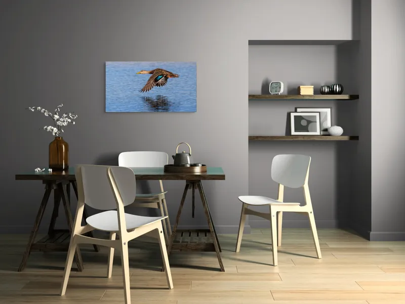 Tablou Canvas, "Rață zburând deasupra apei albastre", Pasare, Apa, Aripi, Zbor, Reflectie, Penaj, Cer, Albastru, Natura, Libertate, 90 x 50 cm – poza 3