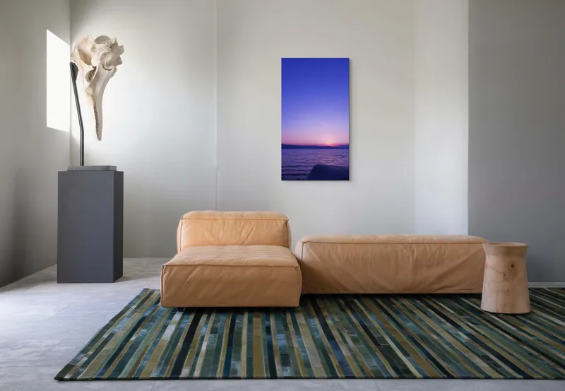 Tablou Canvas, "Răsărit liniștit la malul mării", Apus, Cer, Păl, Ocean, Liniște, Orizont, Munți, Siluetă, Amurg, Lumină, Reflexie, Calm, Variațiuni, 50 x 90 cm – poza 5