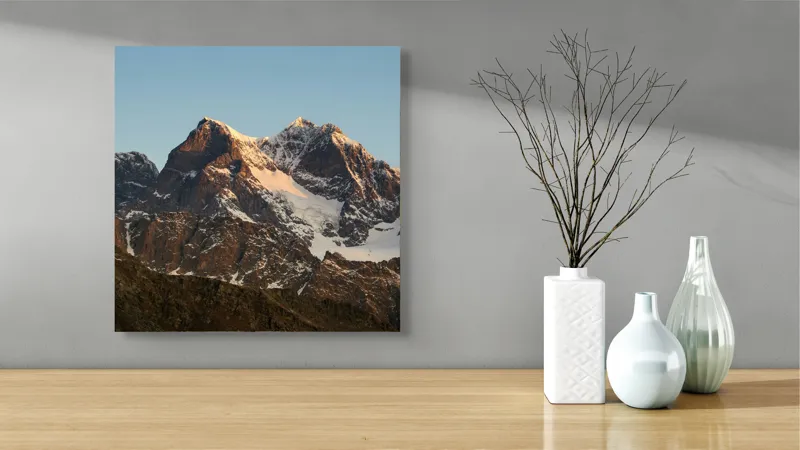 Tablou Canvas, "Splendoare montană în lumina apusului", Măreție, Granit, Alpi, Apex, Zăpadă, Apus, Liniște, Vârfuri, Natură, Tranquilitate, 50 x 50 cm – poza 3