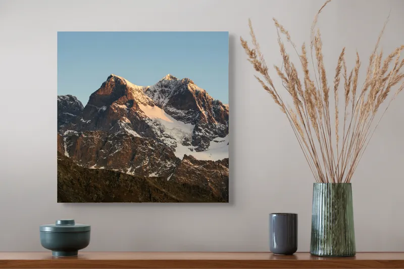 Tablou Canvas, "Splendoare montană în lumina apusului", Măreție, Granit, Alpi, Apex, Zăpadă, Apus, Liniște, Vârfuri, Natură, Tranquilitate, 50 x 50 cm – poza 4