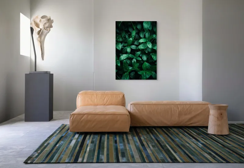 Tablou Canvas, "Lăstari umezi în lumina dimineții", Verde, Frunze, Picături, Rouă, Natură, Prospețime, Vitalitate, Frumusețe, 70 x 100 cm – poza 7