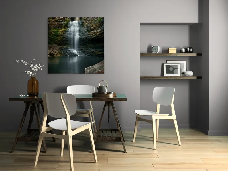 Tablou Canvas, "Cascada ascunsă printre stânci înalte", Cascade, Rocă, Apă, Natură, Vegetație, Lumină, Reflecție, Pădure., 100 x 100 cm – poza 6