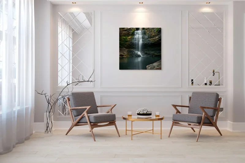 Tablou Canvas, "Cascada ascunsă printre stânci înalte", Cascade, Rocă, Apă, Natură, Vegetație, Lumină, Reflecție, Pădure., 100 x 100 cm – poza 7