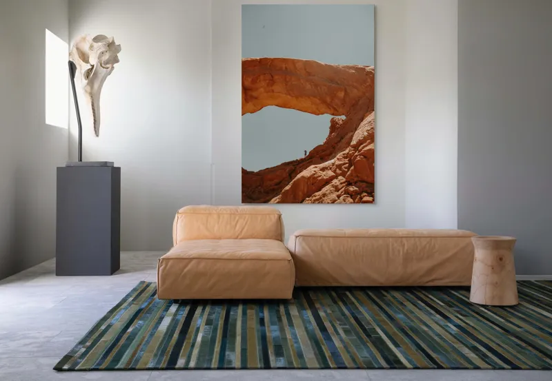 Tablou Canvas, "Omul și măreția arcului natural", Arid, Stânci, Arc, Cer, Persoană, Solitudine, Măreție, Natură, Peisaj, 100 x 150 cm – poza 7