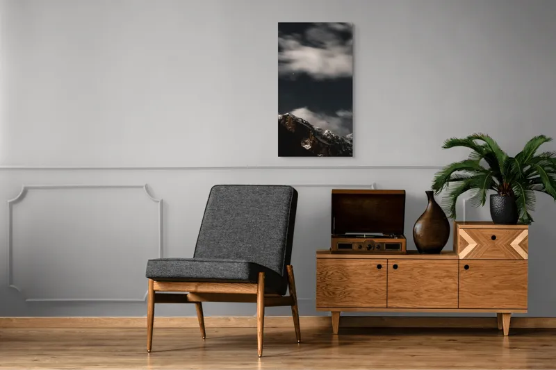 Tablou Canvas, "Înserare liniștită peste munți înzăpeziți", Nori, Stele, Munți, Întuneric, Noapte, Serenitate, Frig, Înălțime, Tăcere, Vastitate, 50 x 90 cm – poza 8