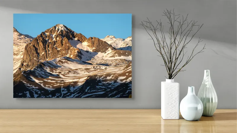Tablou Canvas, "Pietrele aurii în lumina dimineții", Piatra, Munți, Zăpadă, Cer, Umbre, Vârfuri, Răsărit, Peisaj, 70 x 50 cm – poza 3