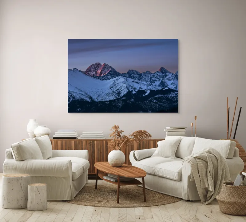 Tablou Canvas, "Splendoarea apusului în munții înzăpeziți", Montană, Zăpadă, Apus, Vârfuri, Roz, Albastru, Serenitate, Frumusețe, Natură, Liniște, 150 x 100 cm – poza 3