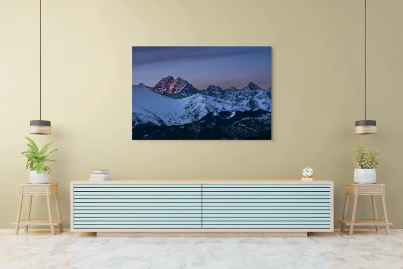 Tablou Canvas, "Splendoarea apusului în munții înzăpeziți", Montană, Zăpadă, Apus, Vârfuri, Roz, Albastru, Serenitate, Frumusețe, Natură, Liniște, 150 x 100 cm – poza 6