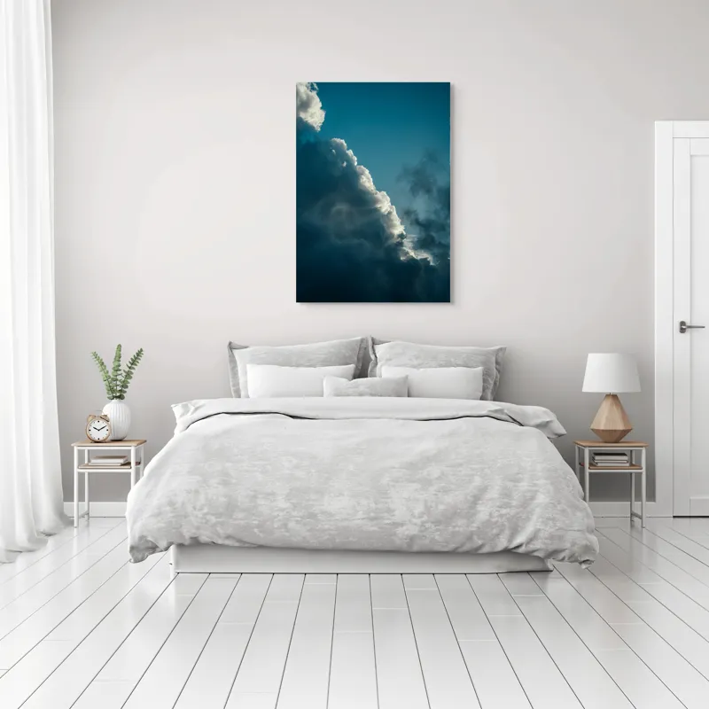 Tablou Canvas, "Lumina ascunsă printre nori întunecați", Nori, Cer, Lumină, Umbre, Albastru, Dramatic, Mister, Vânturi, Vârfuri, 70 x 100 cm – poza 3