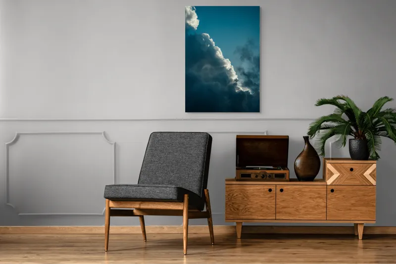 Tablou Canvas, "Lumina ascunsă printre nori întunecați", Nori, Cer, Lumină, Umbre, Albastru, Dramatic, Mister, Vânturi, Vârfuri, 70 x 100 cm – poza 6