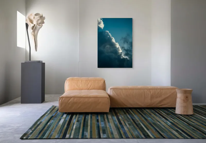 Tablou Canvas, "Lumina ascunsă printre nori întunecați", Nori, Cer, Lumină, Umbre, Albastru, Dramatic, Mister, Vânturi, Vârfuri, 70 x 100 cm – poza 7
