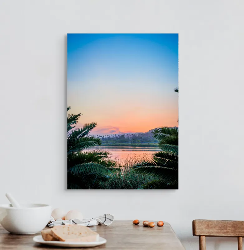 Tablou Canvas, "Paradisiaca apus peste râu și palmieri", Cer, Apus, Apă, Palmieri, Reflectare, Peisaj, Culori, Serenitate, Natură, Frumusețe, Liniște, Vegetație, 50 x 70 cm – poza 3