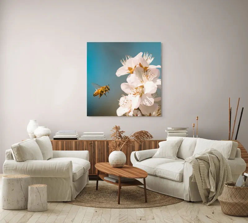 Tablou Canvas, "Albina zburând spre floarea primăverii", Alb, Albine, Flori, Primăvară, Natură, Delicat, Cer, Albastru, Polenizare, 100 x 100 cm – poza 3