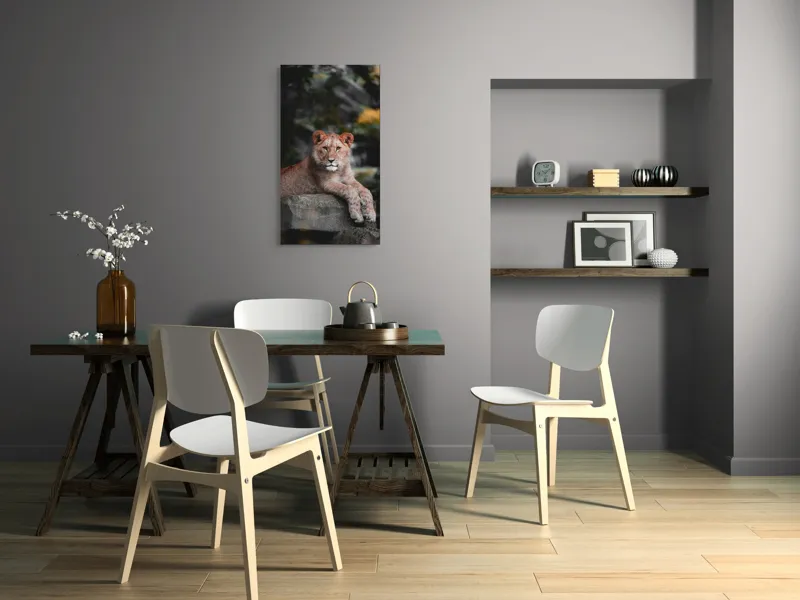 Tablou Canvas, "Leoaica odihnindu-se pe stâncă", Leu, Stâncă, Blană, Privire, Natură, Tânăr, Pată, Regal, Confortabil, Verdeață, 50 x 90 cm – poza 4
