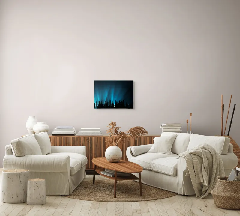 Tablou Canvas, "Luminile nordului deasupra pădurii înghețate", Mister, Lumină, Pădure, Siluete, Albastru, Întuneric, Vârfuri, Brăduți, Noapte, Strălucire, 54 x 39 cm – poza 5