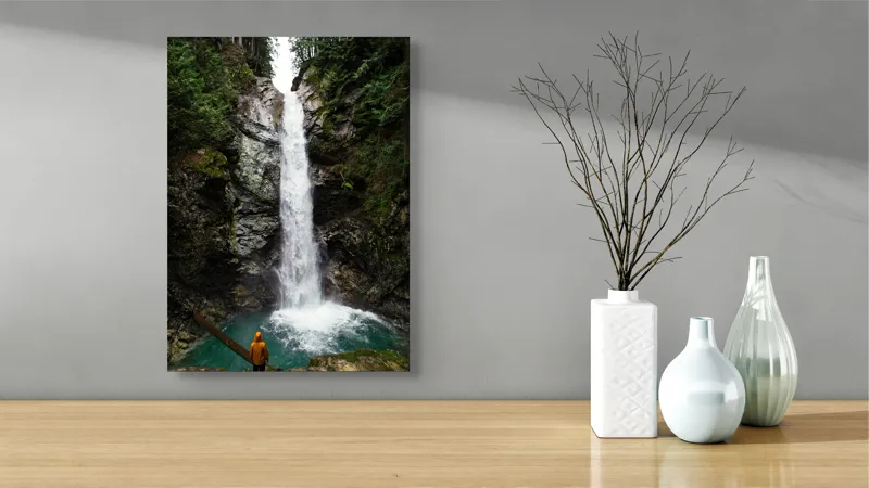 Tablou Canvas, "Minunea naturii din inima pădurii", Cascadă, Apă, Natură, Stâncă, Forestier, Plonjare, Persoană, Haină, Deosebit, Verde, Măreție, Singurătate., 39 x 54 cm – poza 4