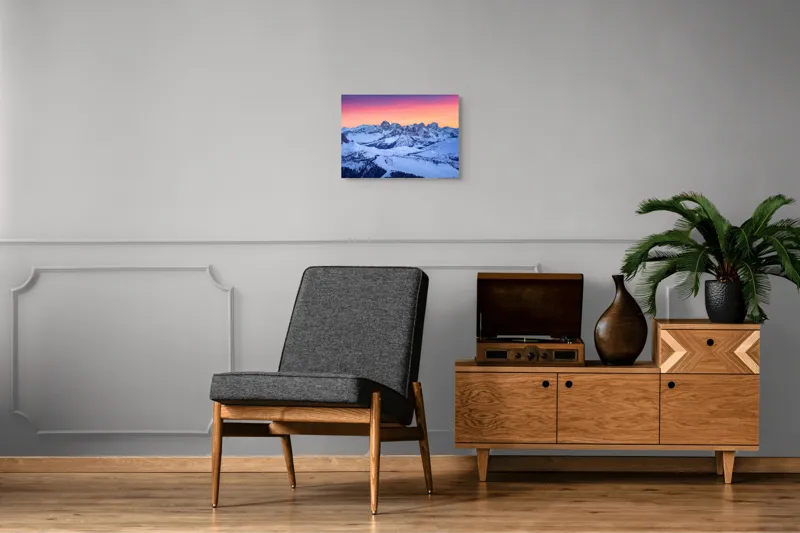 Tablou Canvas, "Apus vibrant peste munți albi", Munte, Zăpadă, Răsărit, Cer, Albastru, Portocaliu, Peisaj, Iarnă, Vârfuri, Calm., 54 x 39 cm – poza 7