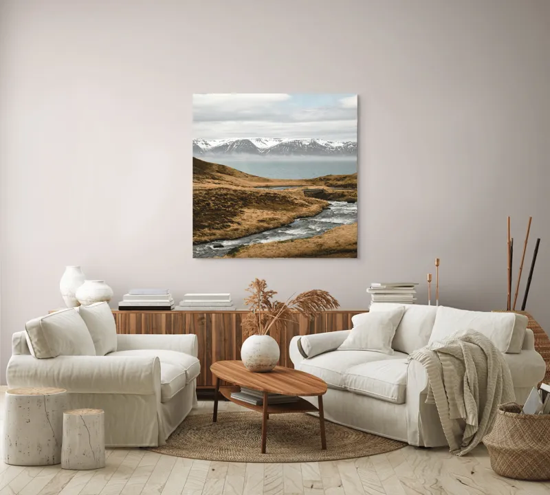 Tablou Canvas, "Râu printre dealuri sub munți înzăpeziți", Râu, Munți, Zăpadă, Cer, Norii, Peisaj, Dealuri, Apă, Natură, 100 x 100 cm – poza 3