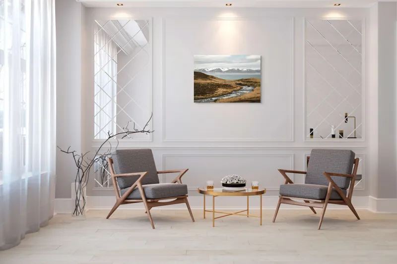 Tablou Canvas, "Râu printre dealuri sub munți înzăpeziți", Râu, Munți, Zăpadă, Cer, Norii, Peisaj, Dealuri, Apă, Natură, 100 x 70 cm – poza 5