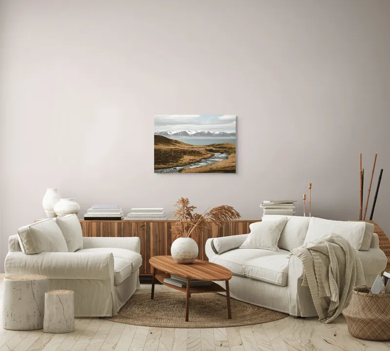 Tablou Canvas, "Râu printre dealuri sub munți înzăpeziți", Râu, Munți, Zăpadă, Cer, Norii, Peisaj, Dealuri, Apă, Natură, 70 x 50 cm – poza 6