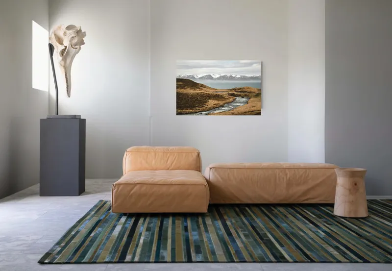 Tablou Canvas, "Râu printre dealuri sub munți înzăpeziți", Râu, Munți, Zăpadă, Cer, Norii, Peisaj, Dealuri, Apă, Natură, 90 x 50 cm – poza 8