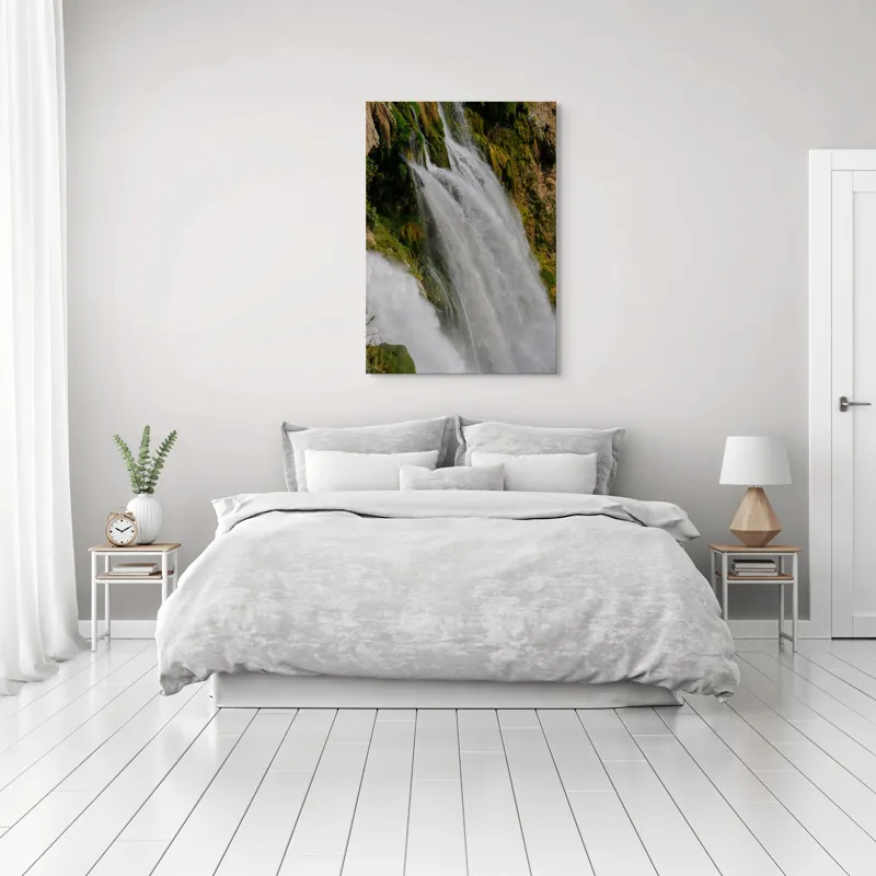 Tablou Canvas, "Cascada șoptind secrete eterne ale naturii", Cascadă, Apă, Vegetație, Stâncă, Flux, Spumă, Natură, Energie, 70 x 100 cm – poza 3