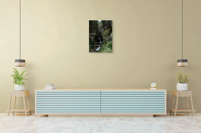 Tablou Canvas, "Cascadă ascunsă în inima pădurii", Cascadă, Pădure, Roci, Vegetație, Apă, Natură, Peisaj, Sălbatic, Scenic, Răcoare, 50 x 70 cm – poza 6