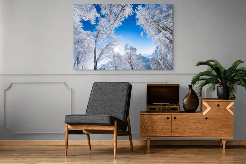 Tablou Canvas, "Strălucirea iernii sub cer senin", Alb, Strălucitor, Iarnă, Cer, Albastru, Zăpadă, Copaci, Vârfuri, Soare, Luminos, Crisp, Natură, Frig, Înghețat, Scenic, Peisaj, Imaculat, Calm, Senin, Încântător, 150 x 100 cm – poza 8