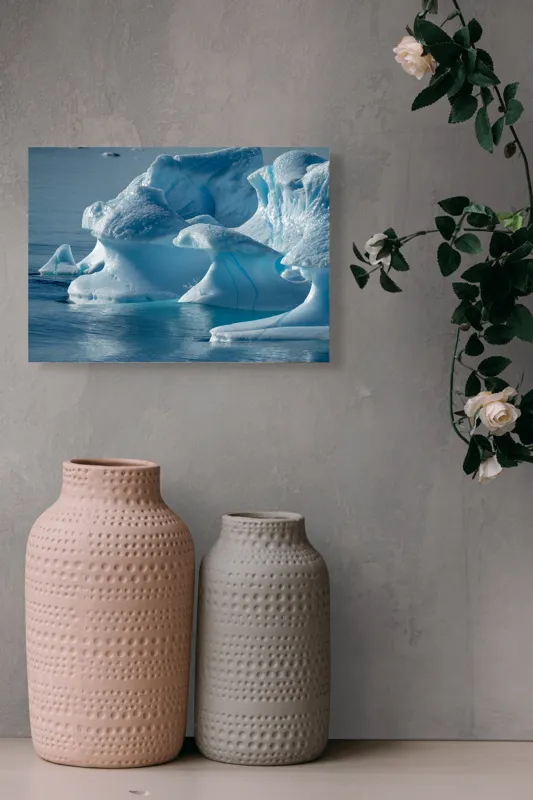 Tablou Canvas, "Dansul senin al ghețarului albastru", Gheață, Albastru, Sculptat, Apă, Frig, Natură, Liniște, Polar., 54 x 39 cm – poza 8