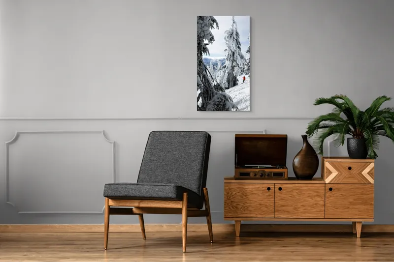 Tablou Canvas, "Schior printre brazi înzăpeziți", Zăpadă, Brazi, Schior, Munte, Iarnă, Cer, Natură, Aventură, Răcoare, Peisaj, 50 x 90 cm – poza 8