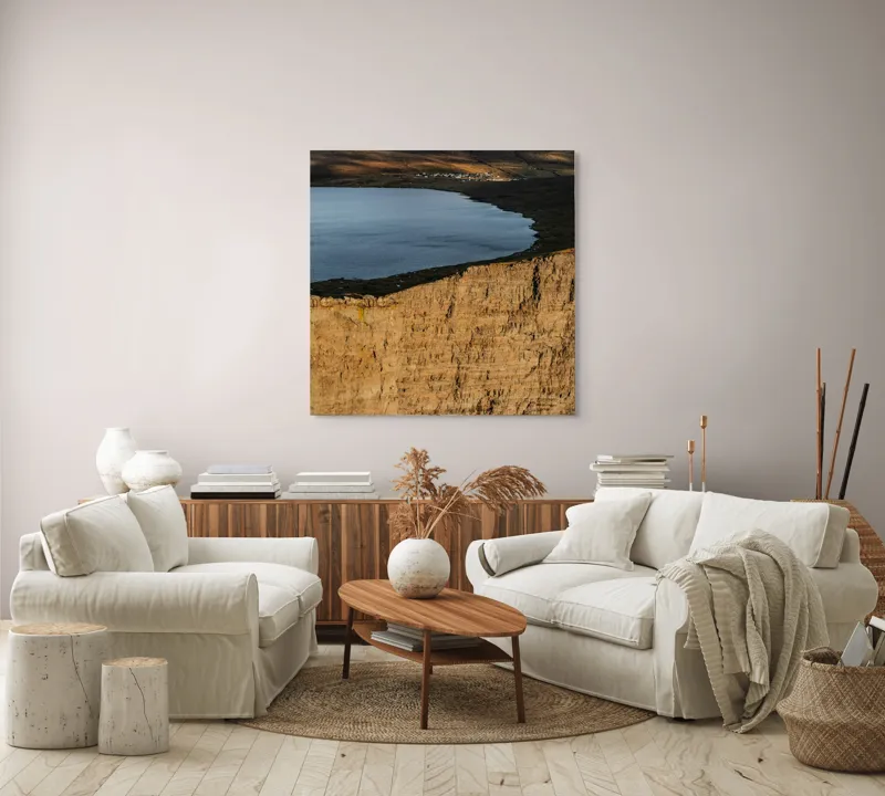 Tablou Canvas, "Lacul deasupra mării în munți", Peisaj, Stânci, Lac, Dealuri, Apus, Natură, Lumină, Orizont, Ocean, Dramatic, 100 x 100 cm – poza 3