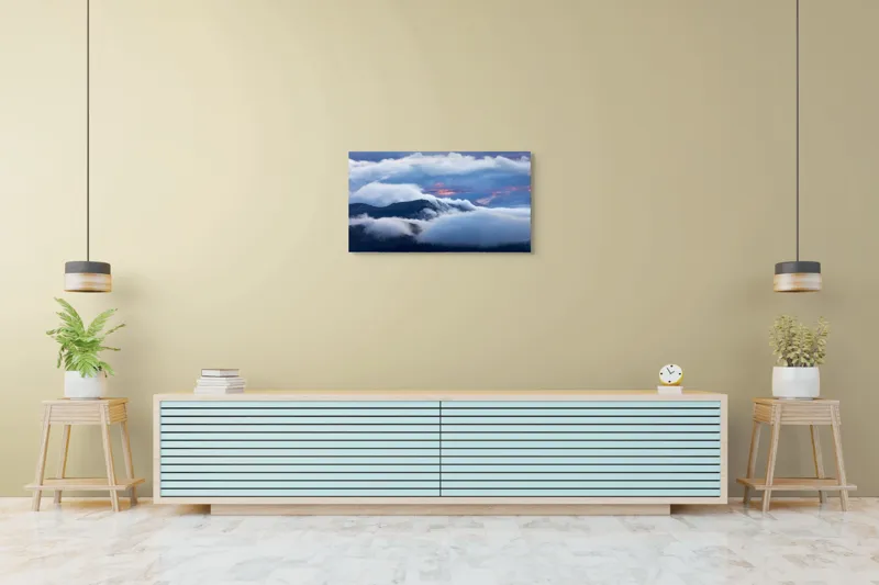 Tablou Canvas, "Norii dansează peste munți alpini", Nori, Munte, Cer, Răsărit, Lumină, Peisaj, Vârf, Ceață, 90 x 50 cm – poza 5