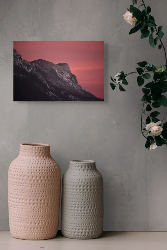 Tablou Canvas, "Apus roșu peste munții înzăpeziți", Apus, Munți, Zăpadă, Cer, Roz, Stânci, Crepuscul, Natură, Peisaj, Măreție, 39 x 26 cm – poza 4