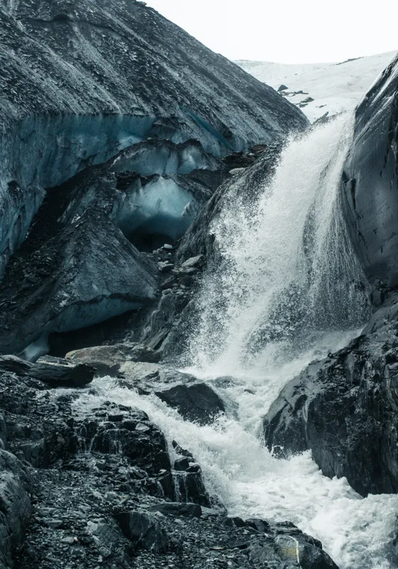 Tablou Canvas, "Cascadă rece pe înălțimi glaciale", Cascadă, Gheață, Munți, Stânci, Apă, Natură, Rece, Peisaj, Alpin, Sălbatic., 70 x 100 cm – poza 2