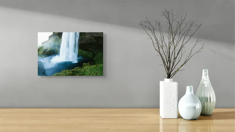 Tablou Canvas, "Cascadă înverzită în munții solitari", Cascadă, Apă, Verdeață, Roci, Natură, Răcoritoare, Flux, Vijelios, Spray, Seninătate, 39 x 26 cm – poza 8