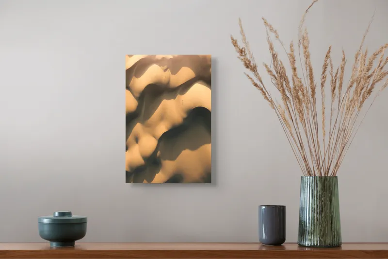 Tablou Canvas, "Umbrele dunei în amurgul nisipurilor", Valuri, Dune, Lumină, Umbre, Sărutări, Pustiu, Peisaj, Aur, Singurătate, Eternitate, 26 x 39 cm – poza 5