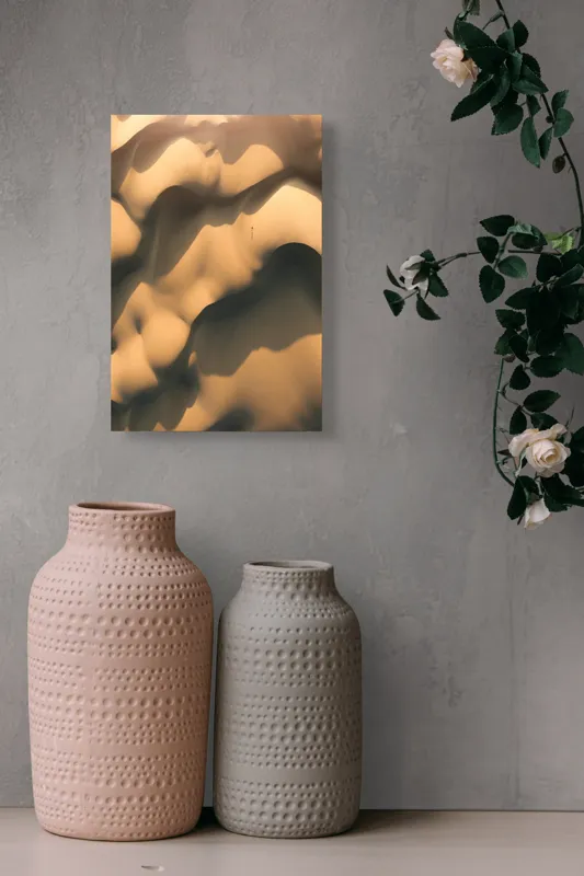 Tablou Canvas, "Umbrele dunei în amurgul nisipurilor", Valuri, Dune, Lumină, Umbre, Sărutări, Pustiu, Peisaj, Aur, Singurătate, Eternitate, 26 x 39 cm – poza 6