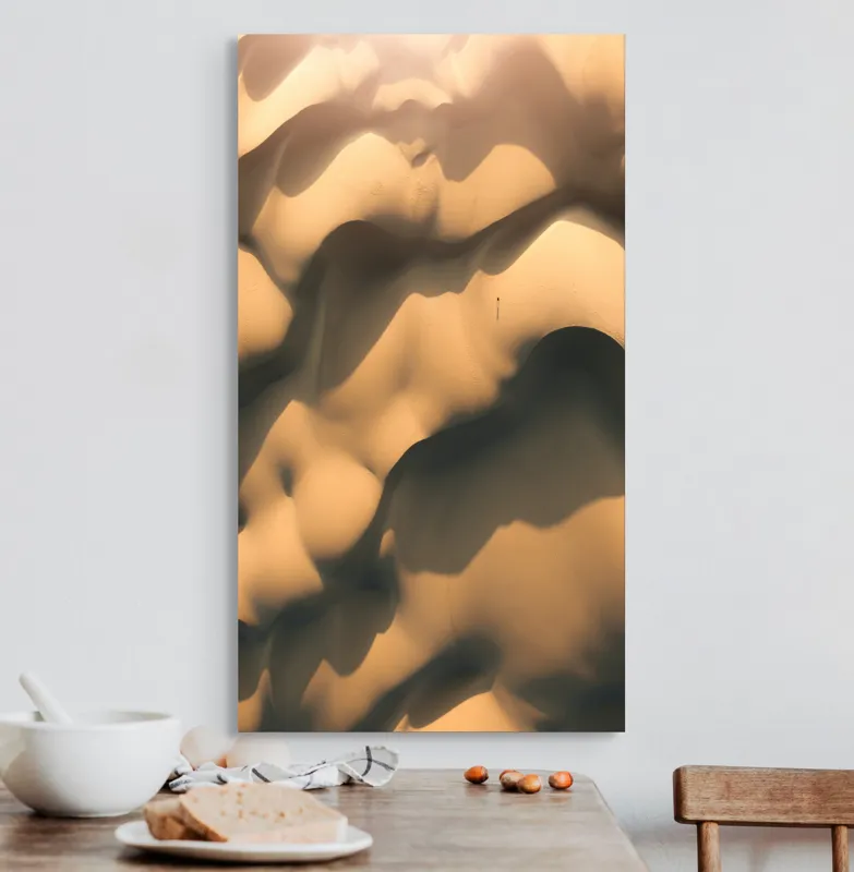 Tablou Canvas, "Umbrele dunei în amurgul nisipurilor", Valuri, Dune, Lumină, Umbre, Sărutări, Pustiu, Peisaj, Aur, Singurătate, Eternitate, 50 x 90 cm – poza 3
