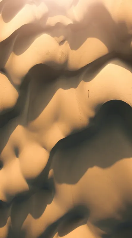 Tablou Canvas, "Umbrele dunei în amurgul nisipurilor", Valuri, Dune, Lumină, Umbre, Sărutări, Pustiu, Peisaj, Aur, Singurătate, Eternitate, 50 x 90 cm – poza 2